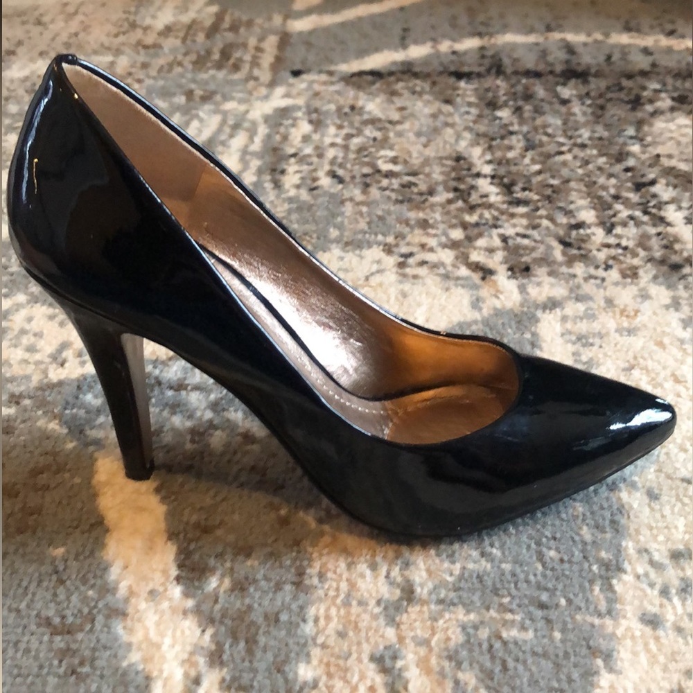 BCBG Black pumps